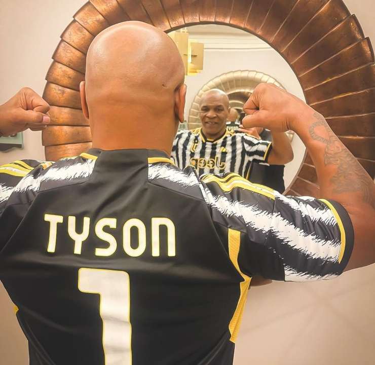 Tyson con la maglia della Juventus